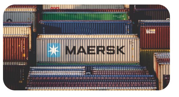 Contenedores Maersk apilados en puerto